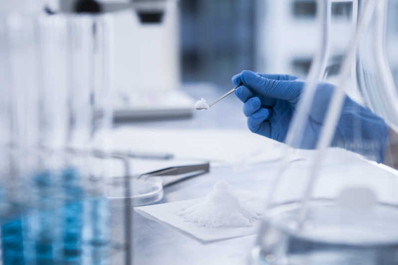 藥物開(kāi)發(fā)中的精準(zhǔn)操作 藥粉舀取與生物技術(shù)創(chuàng)新